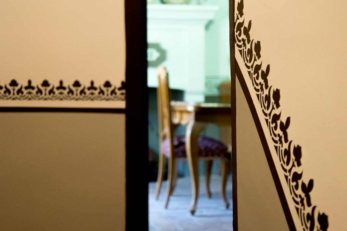 Photography detail of the border of the wall.